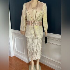 Giovanna Signature Elegant Cream and Gold Women's Suit 2pc Set Size 14 NEW